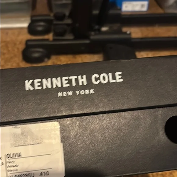 Kenneth Cole Navy Wedge Sandals. Size 7.5 preloved - Picture 11 of 16